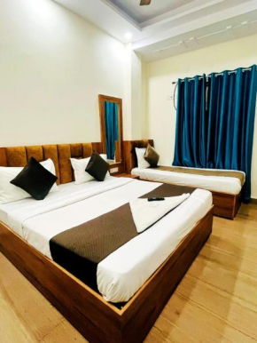Hotel Raj - Family stayz